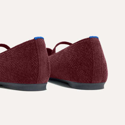 Close up of the heel of The Max Square Mary Jane in ReVelvet™ Syrah, with Rothy's signature blue halo.