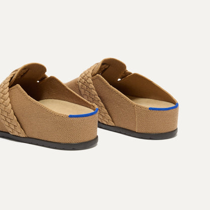 Close up of the heel of The Braid Clog in Butternut, with Rothy's signature blue halo.